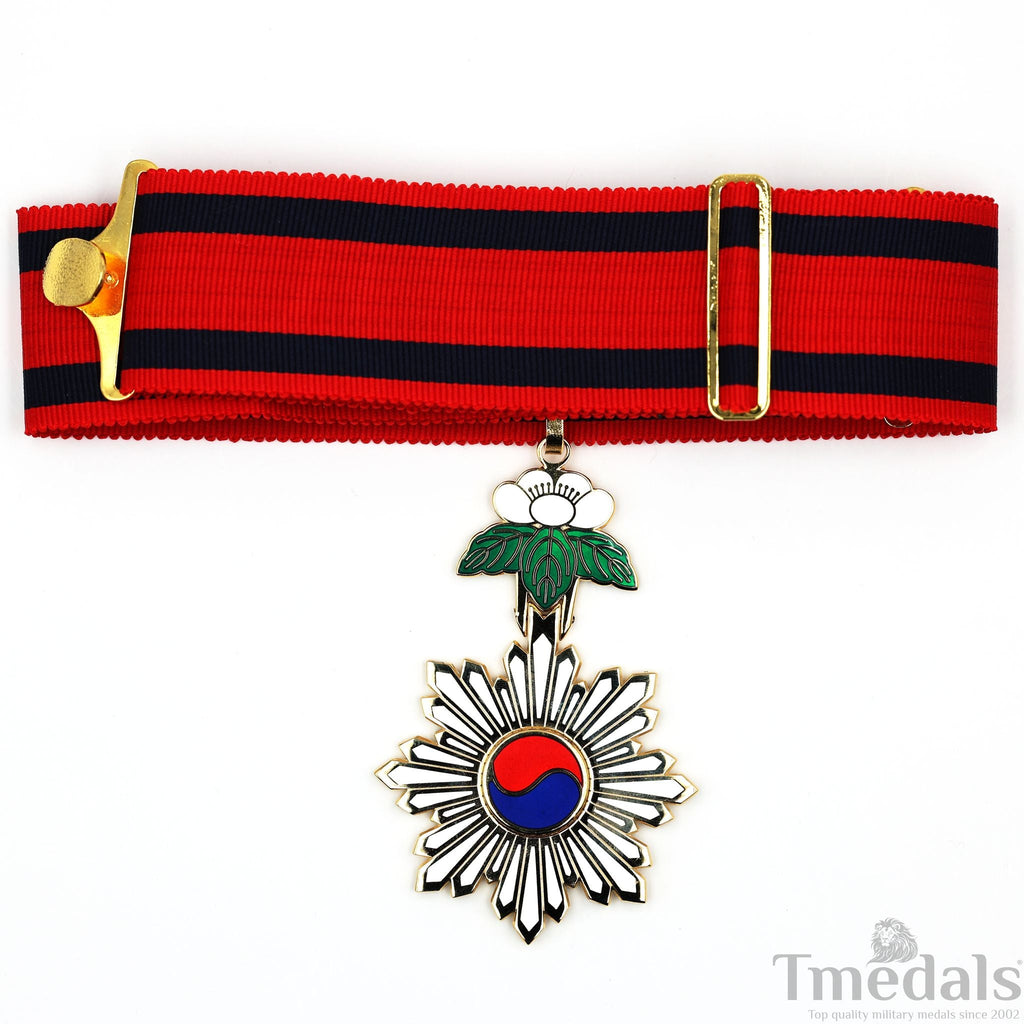 Korea – Order of the Taegeuk, Third Class Neck Badge () detail view 7