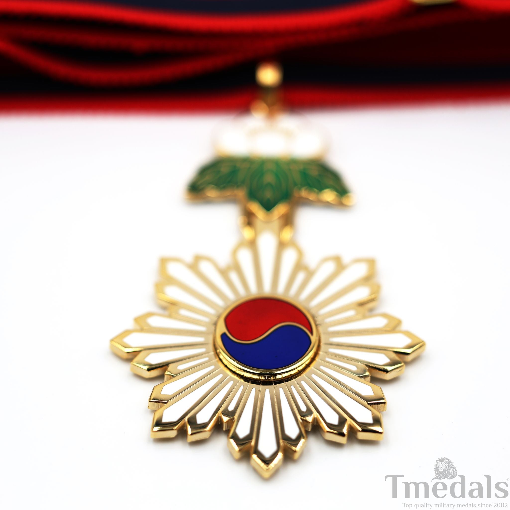 Korea – Order of the Taegeuk, Third Class Neck Badge () detail view 8