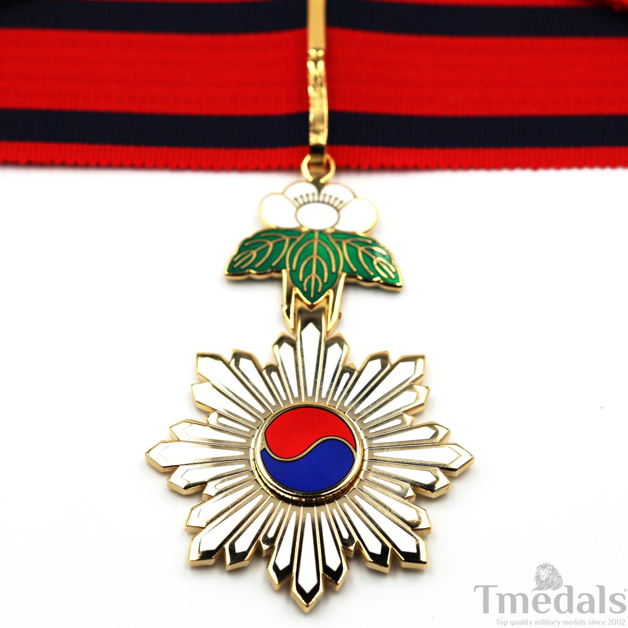 Korea – Order of the Taegeuk, Third Class Neck Badge () detail view 9