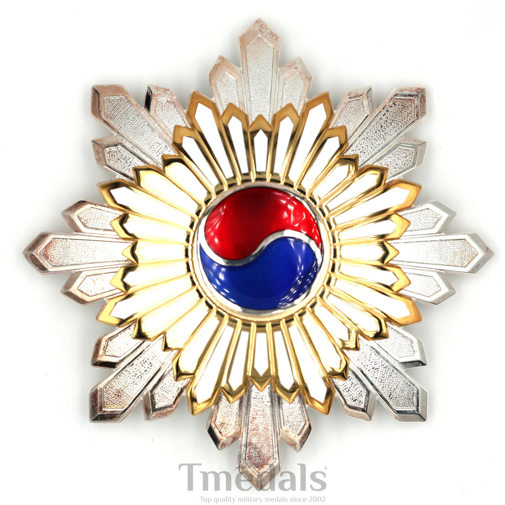 Korea Korean Order of the Taeguk, II Class Breast Star detail view 11