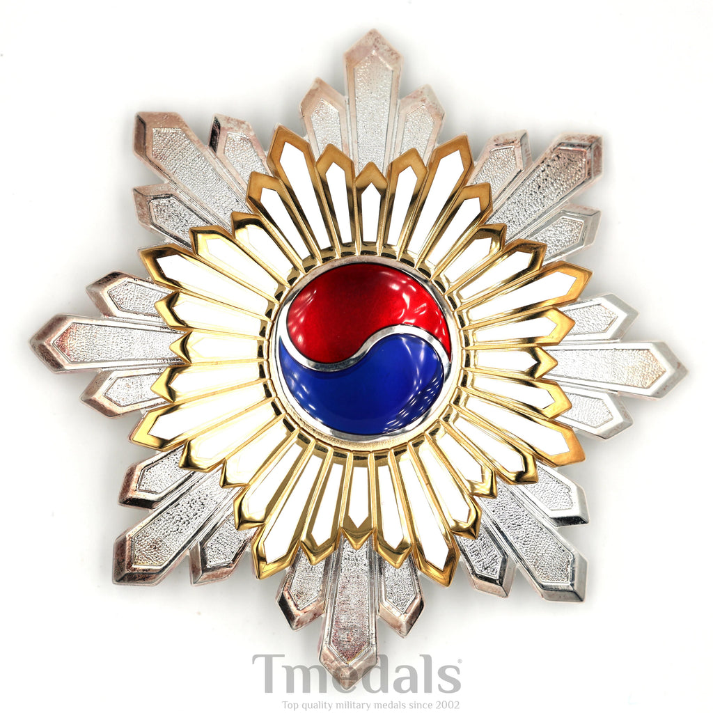 Korea Korean Order of the Taeguk, II Class Breast Star detail view 12