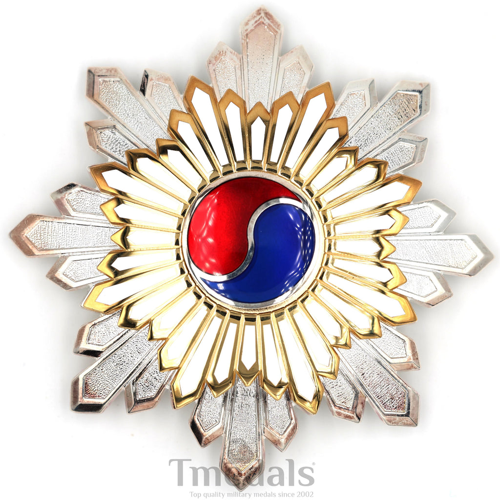 Korea Korean Order of the Taeguk, II Class Breast Star detail view 13