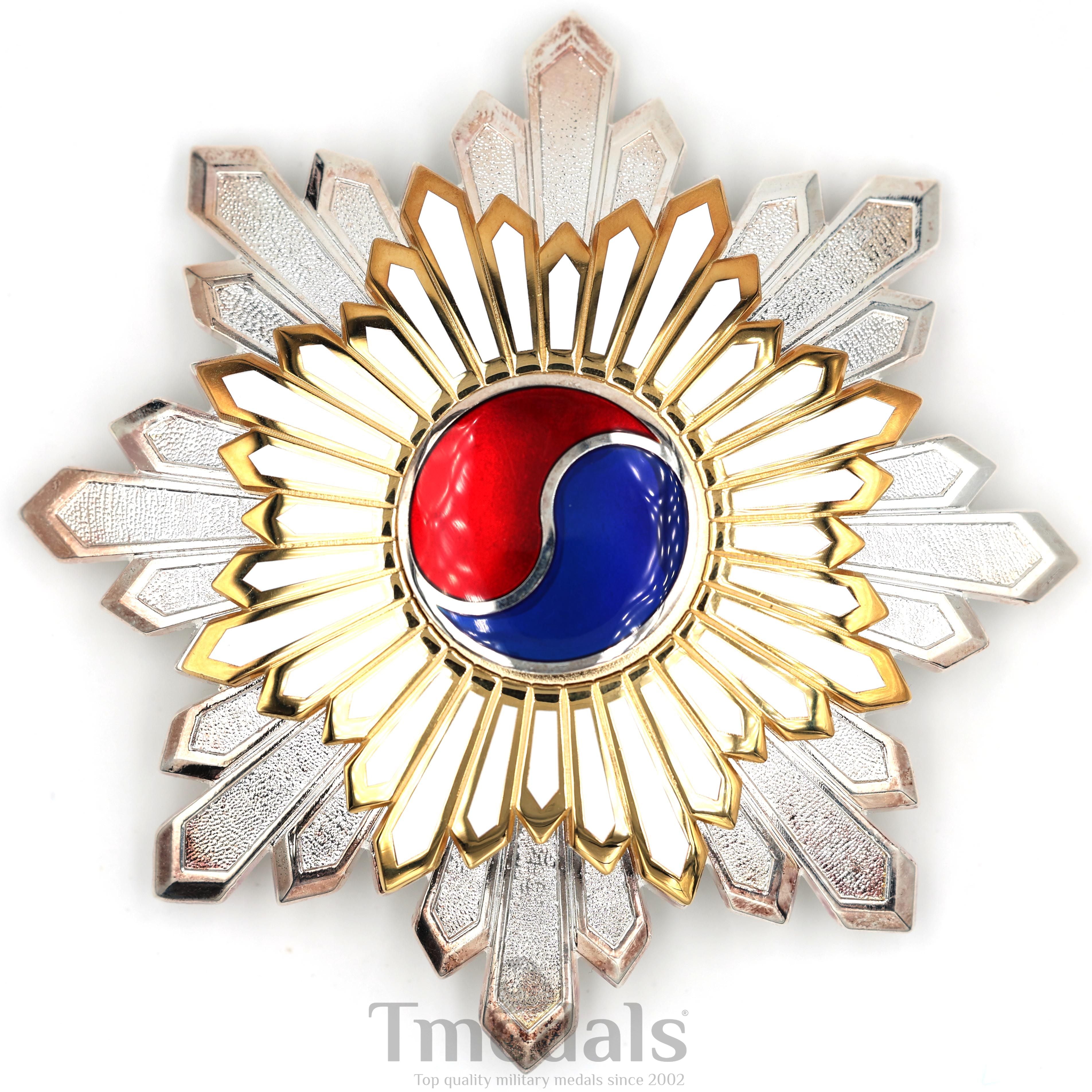 Korea Korean Order of the Taeguk, II Class Breast Star detail view 13