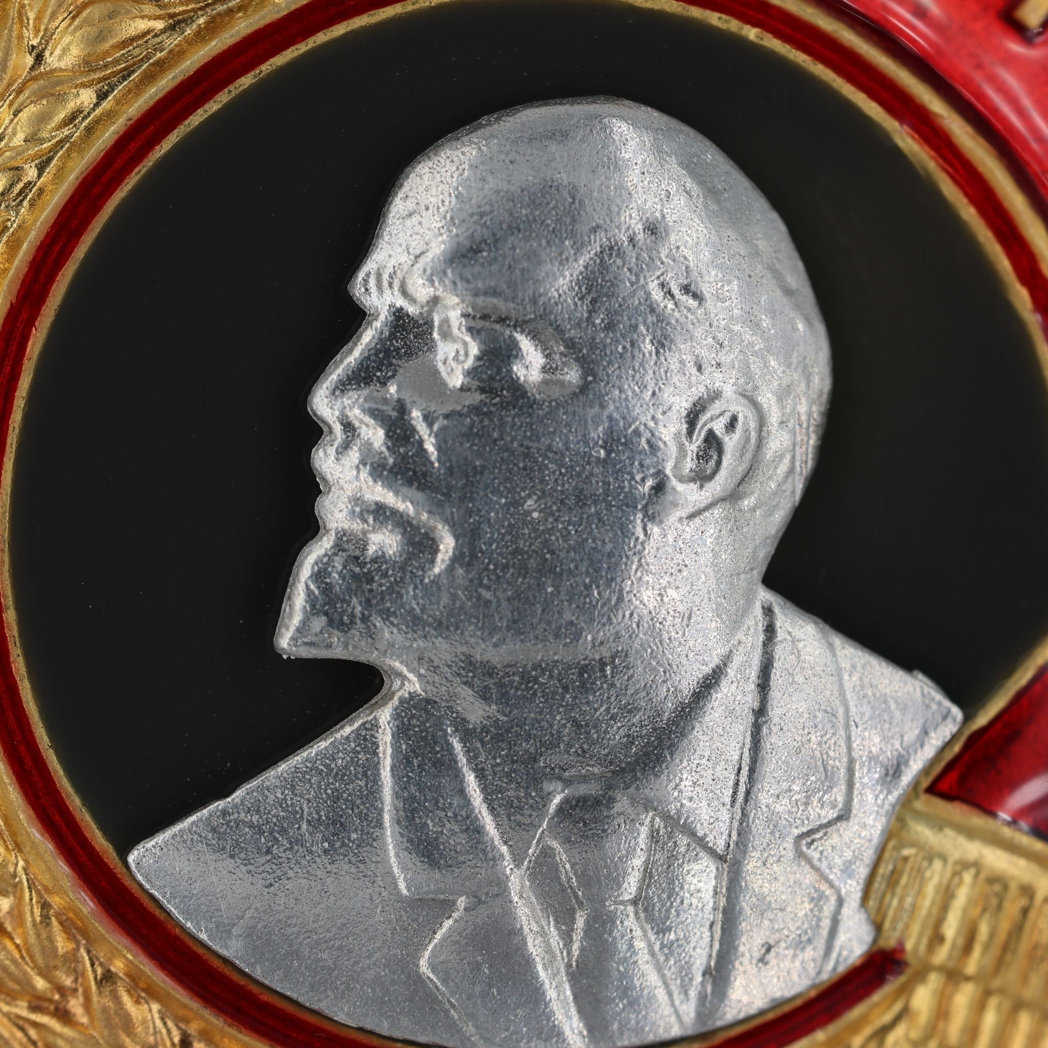 Order of Lenin Type 3 Medal (1936 – 1943) – 925 Sterling Silver Lenin Portrait – Gilt detail view 5