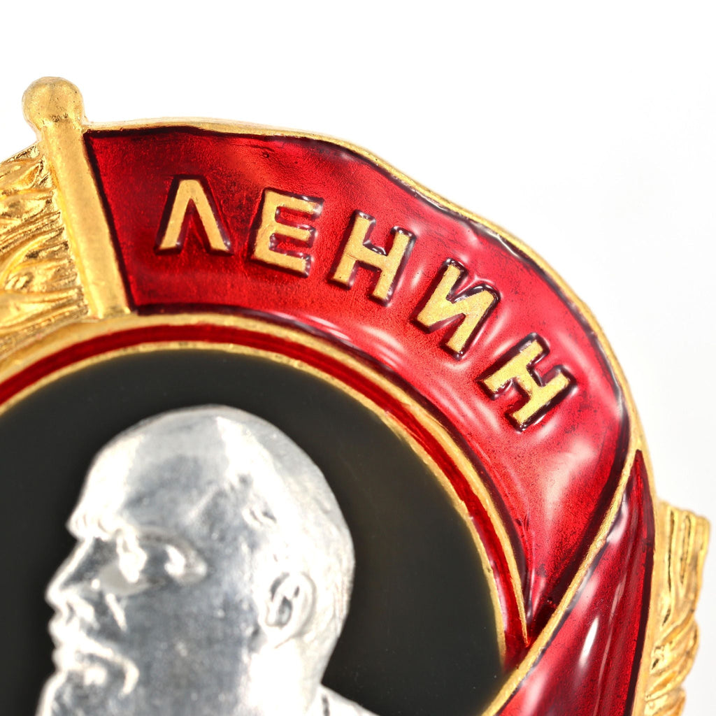 Order of Lenin Type 3 Medal (1936 – 1943) – 925 Sterling Silver Lenin Portrait – Gilt detail view 7