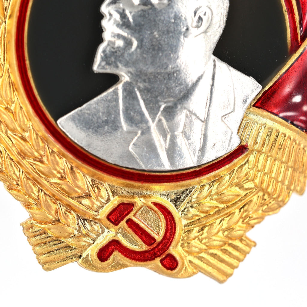 Order of Lenin Type 3 Medal (1936 – 1943) – 925 Sterling Silver Lenin Portrait – Gilt detail view 9