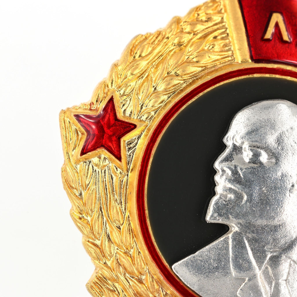 Order of Lenin Type 3 Medal (1936 – 1943) – 925 Sterling Silver Lenin Portrait – Gilt detail view 8