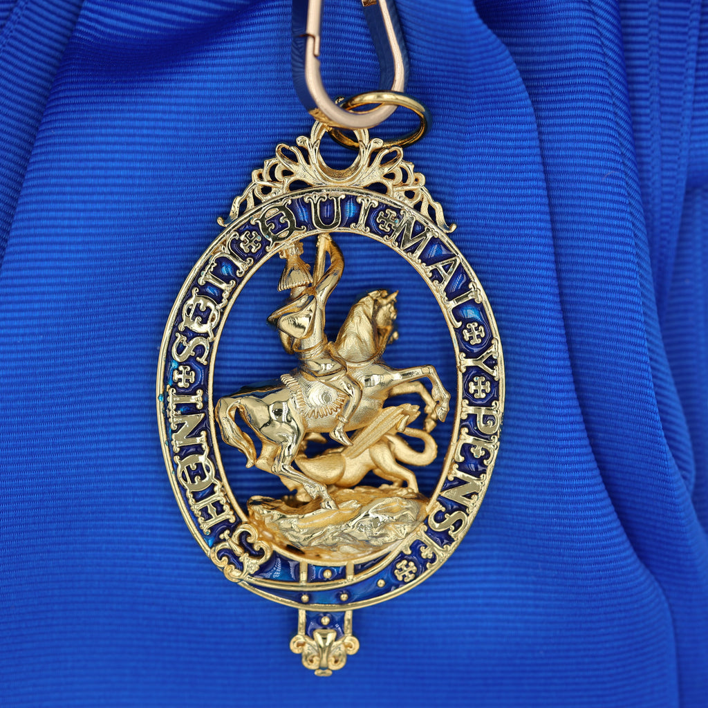 UK the British Order of the Garter Sash+ Badge Medal Brass detail view 8
