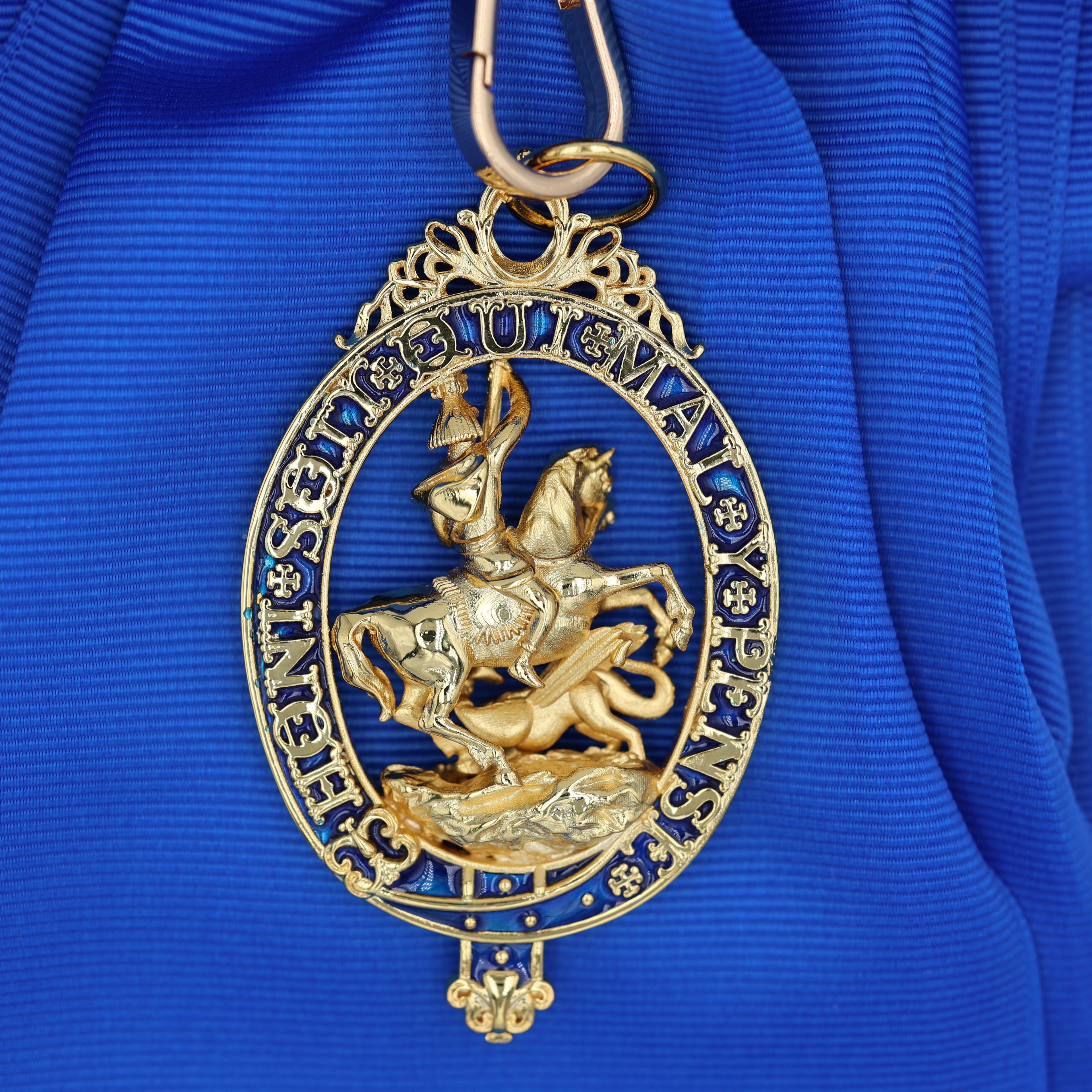 UK the British Order of the Garter Sash+ Badge Medal Brass detail view 8