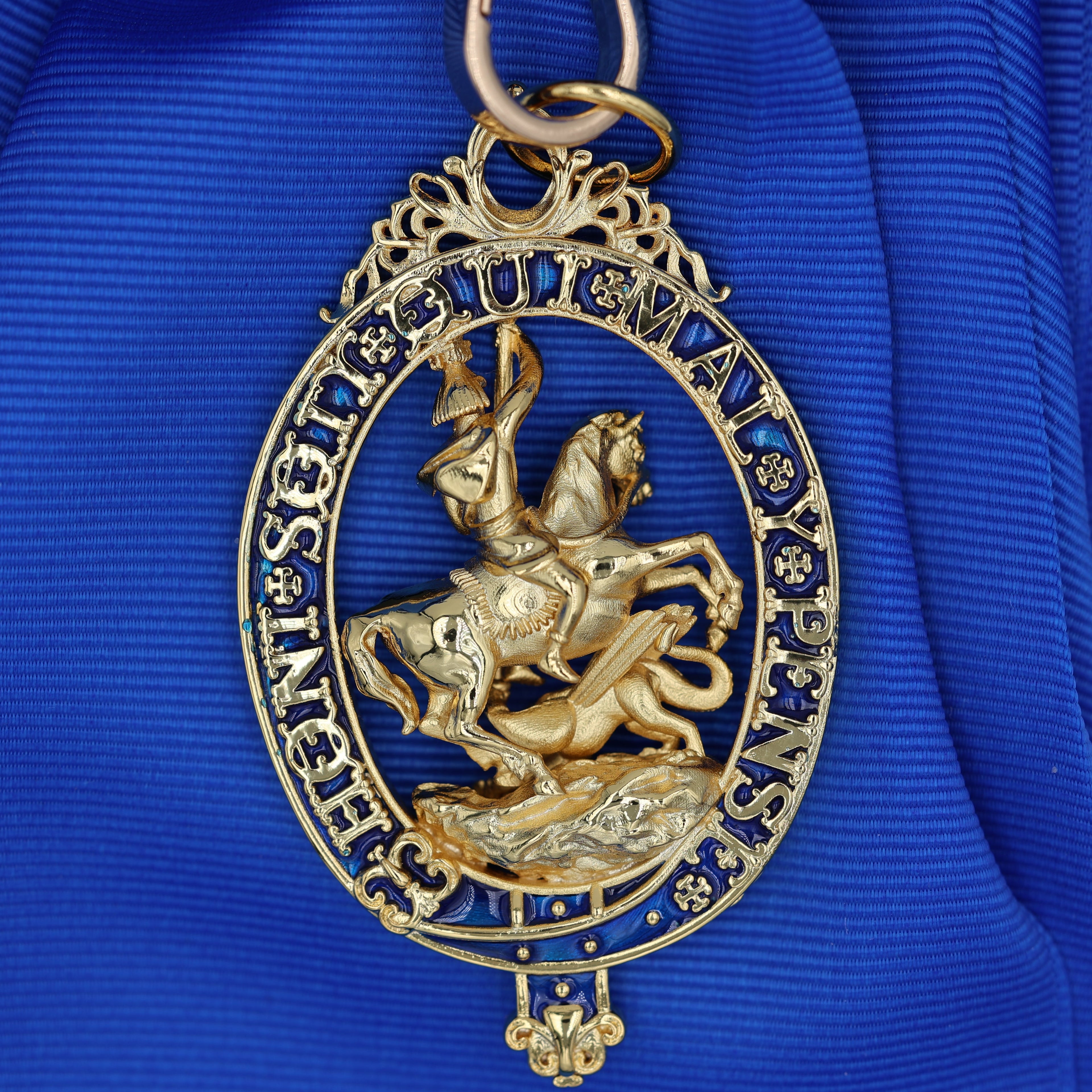 UK the British Order of the Garter Sash+ Badge Medal Brass detail view 3
