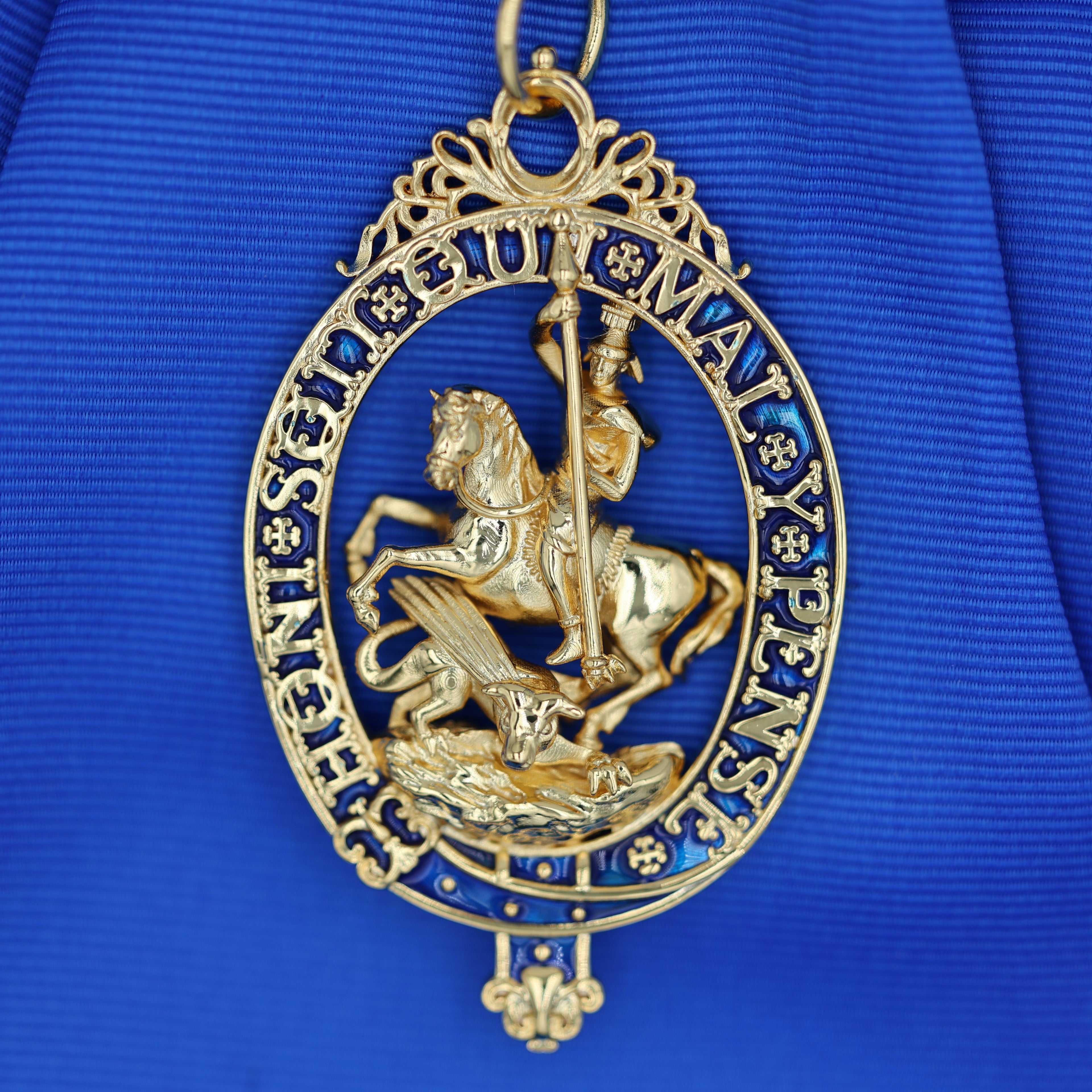 UK the British Order of the Garter Sash+ Badge Medal Brass detail view 9
