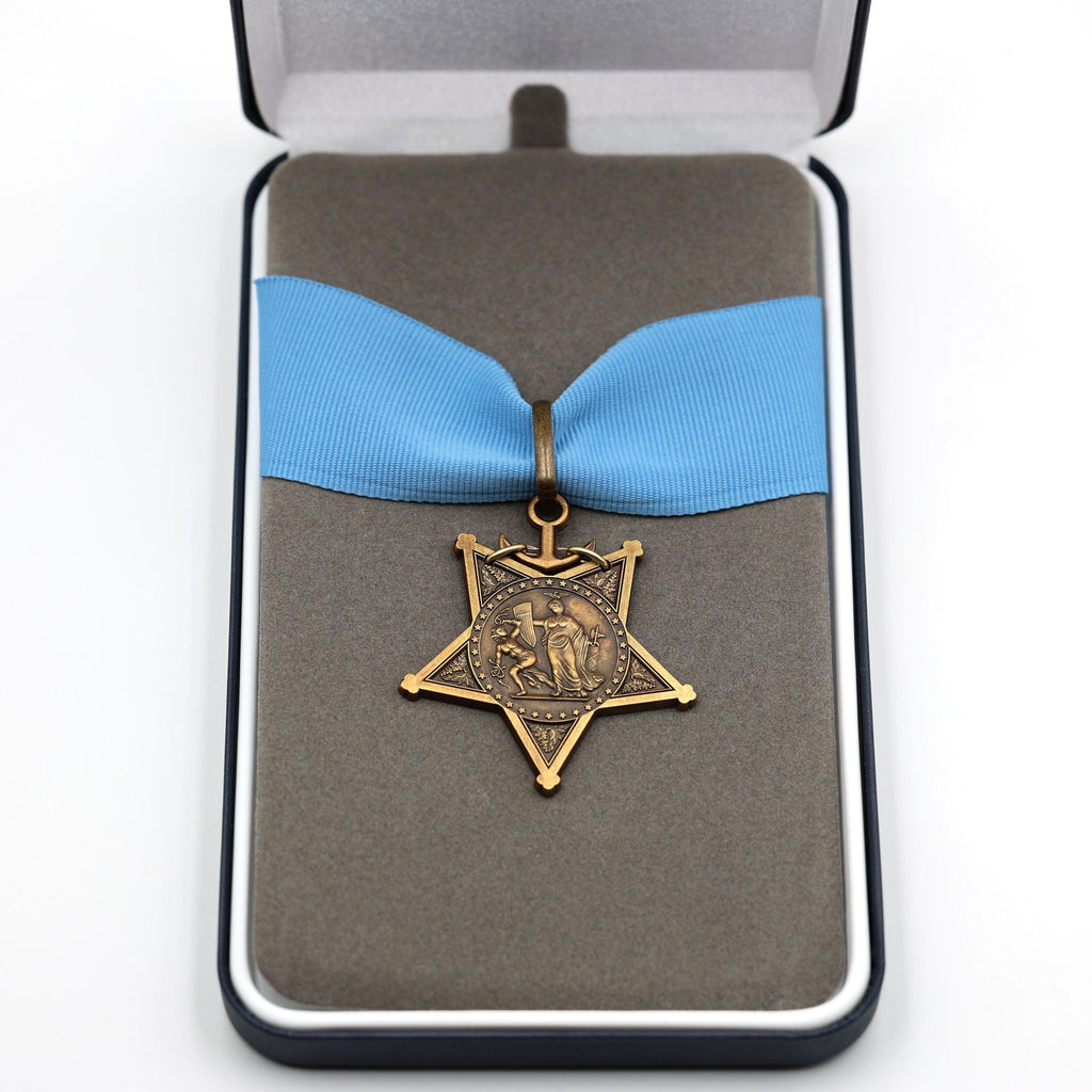 Cased U.S. Medal of Honor – Navy 1913 – 1919 – Full-Size detail view 6