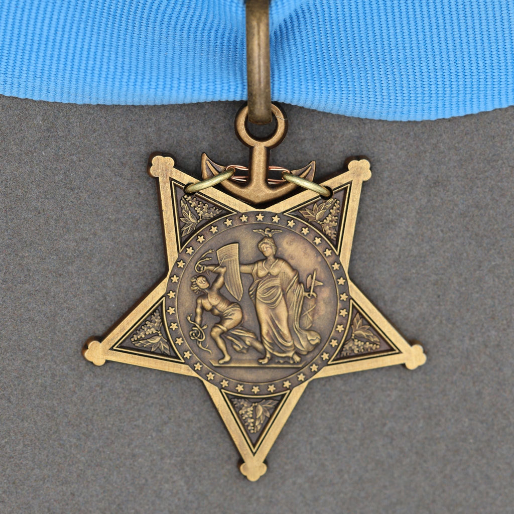 Cased U.S. Medal of Honor – Navy 1913 – 1919 – Full-Size detail view 3