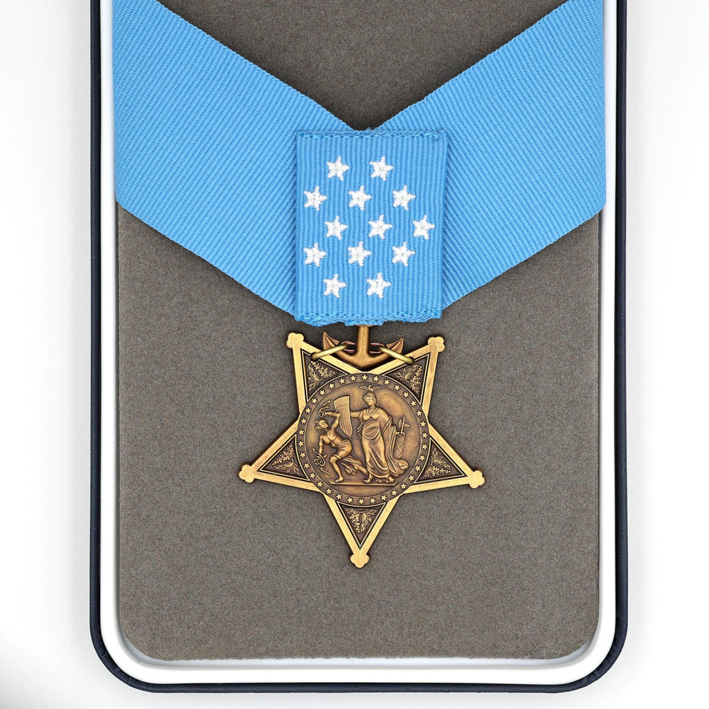 Cased U.S. Medal of Honor Navy 1942-1963 MOH Ribbon Bar Congressional Order Badge detail view 9