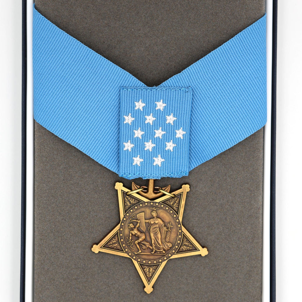 Cased U.S. Medal of Honor Navy 1942-1963 MOH Ribbon Bar Congressional Order Badge detail view 10