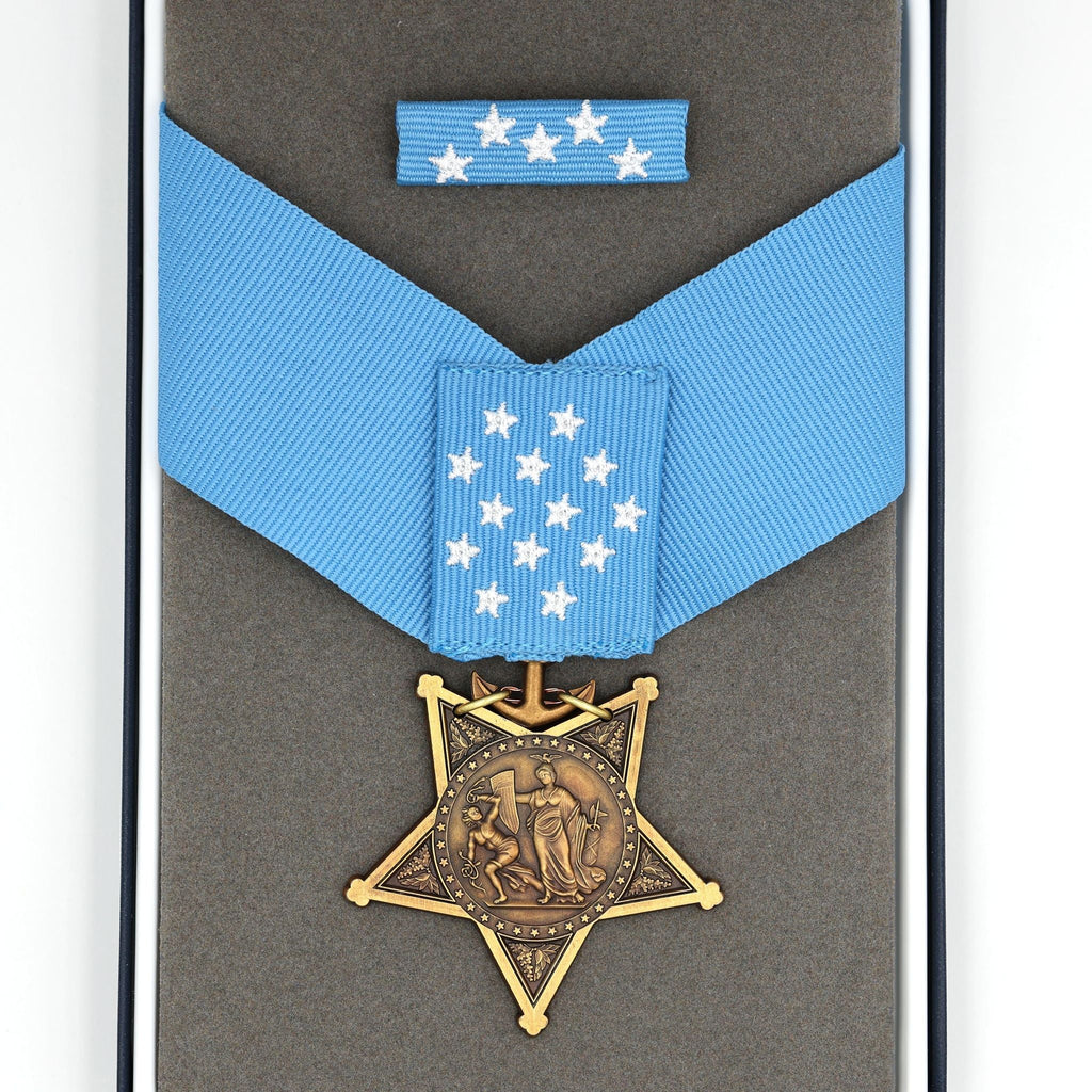 Cased U.S. Medal of Honor Navy 1942-1963 MOH Ribbon Bar Congressional Order Badge reproduction