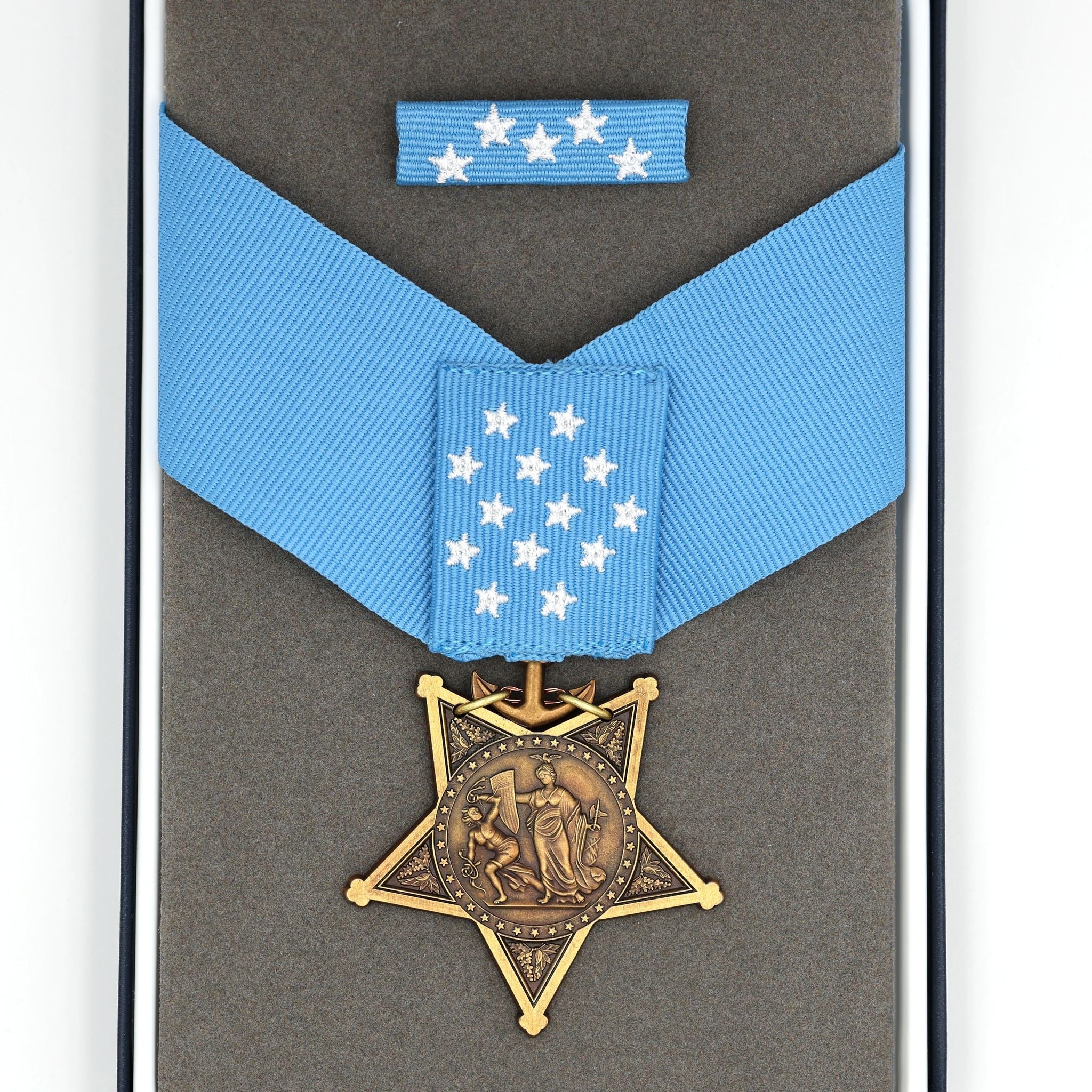Cased U.S. Medal of Honor Navy 1942-1963 MOH Ribbon Bar Congressional Order Badge reproduction
