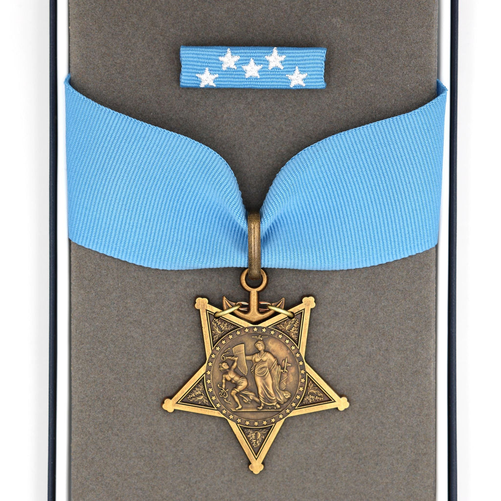 Cased U.S. Medal of Honor – Navy 1913 – 1919 – Full-Size replica