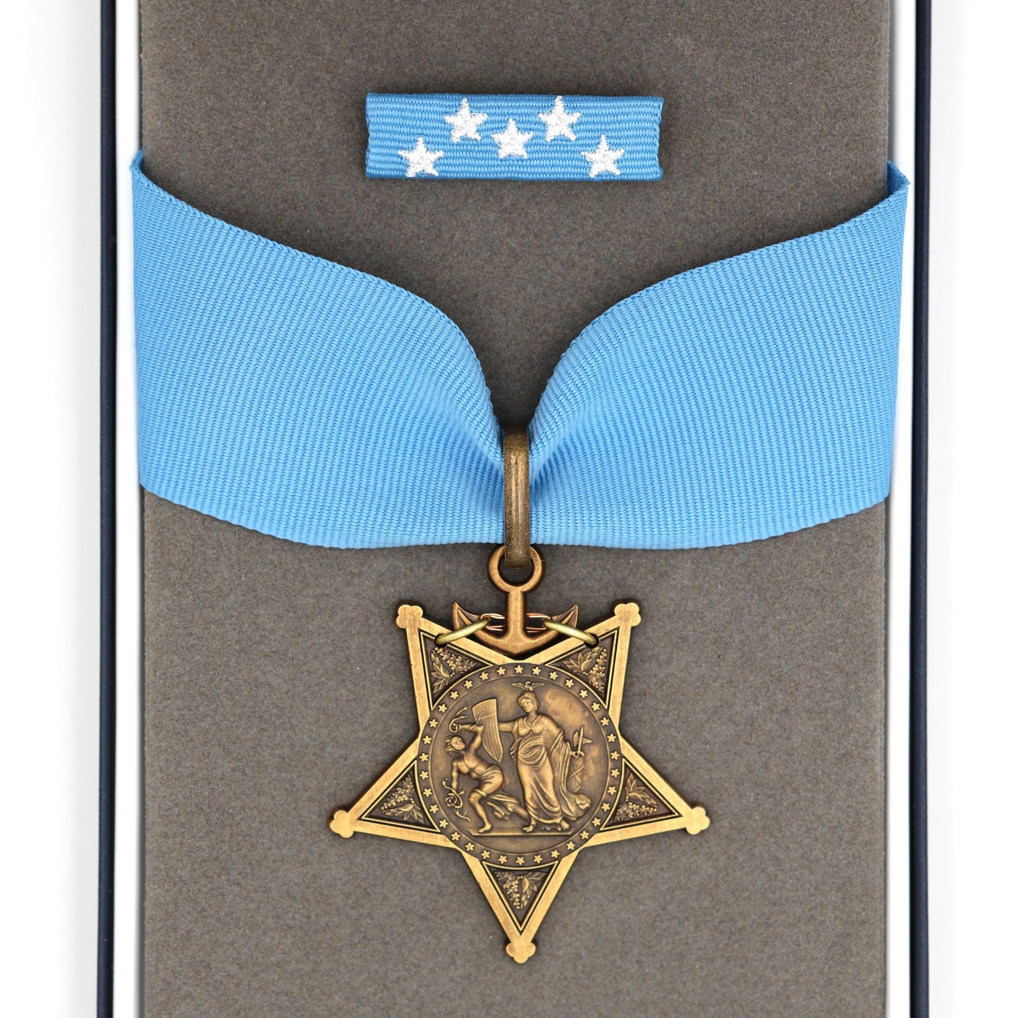 Cased U.S. Medal of Honor – Navy 1913 – 1919 – Full-Size replica