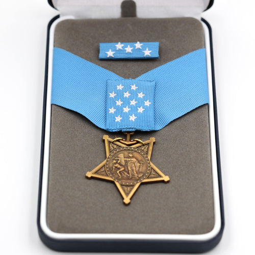 Cased U.S. Medal of Honor Navy 1942-1963 MOH Ribbon Bar Congressional Order Badge detail view 2