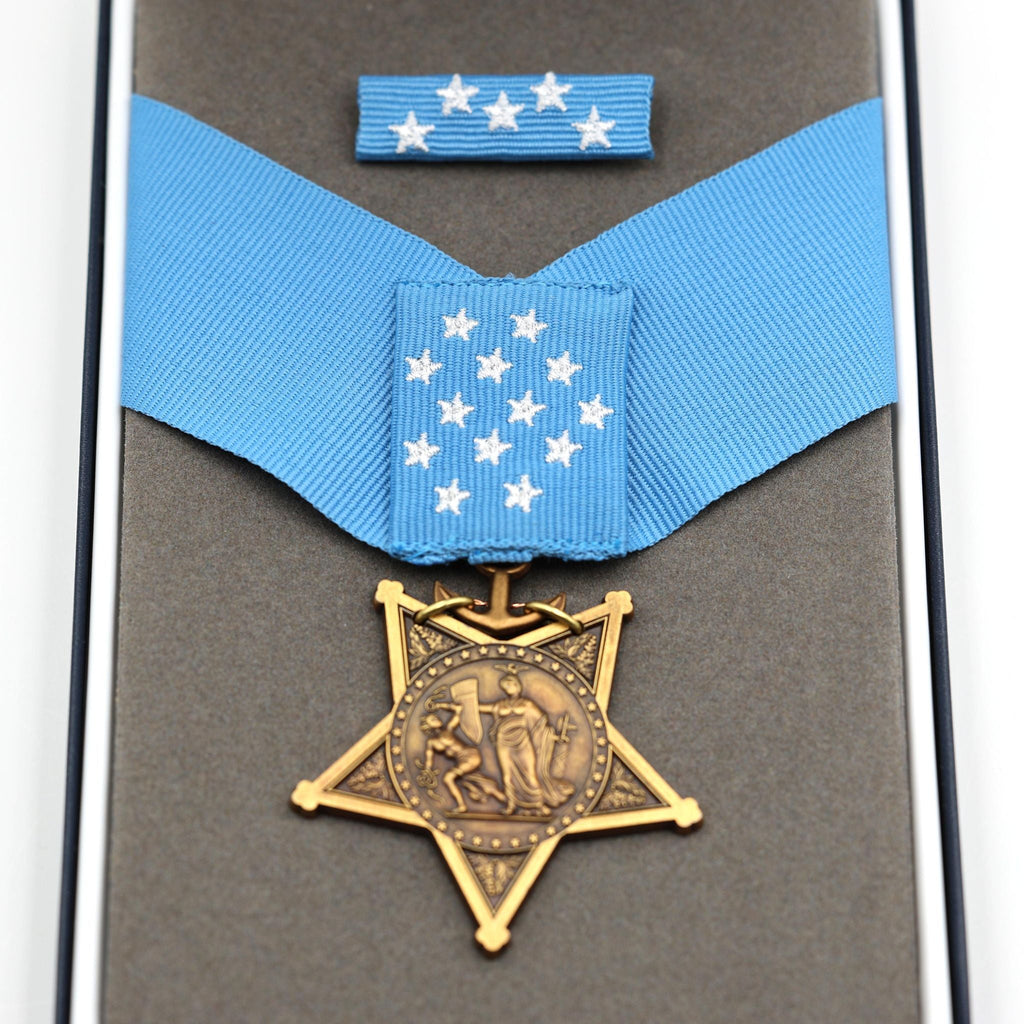 Cased U.S. Medal of Honor Navy 1942-1963 MOH Ribbon Bar Congressional Order Badge detail view 12