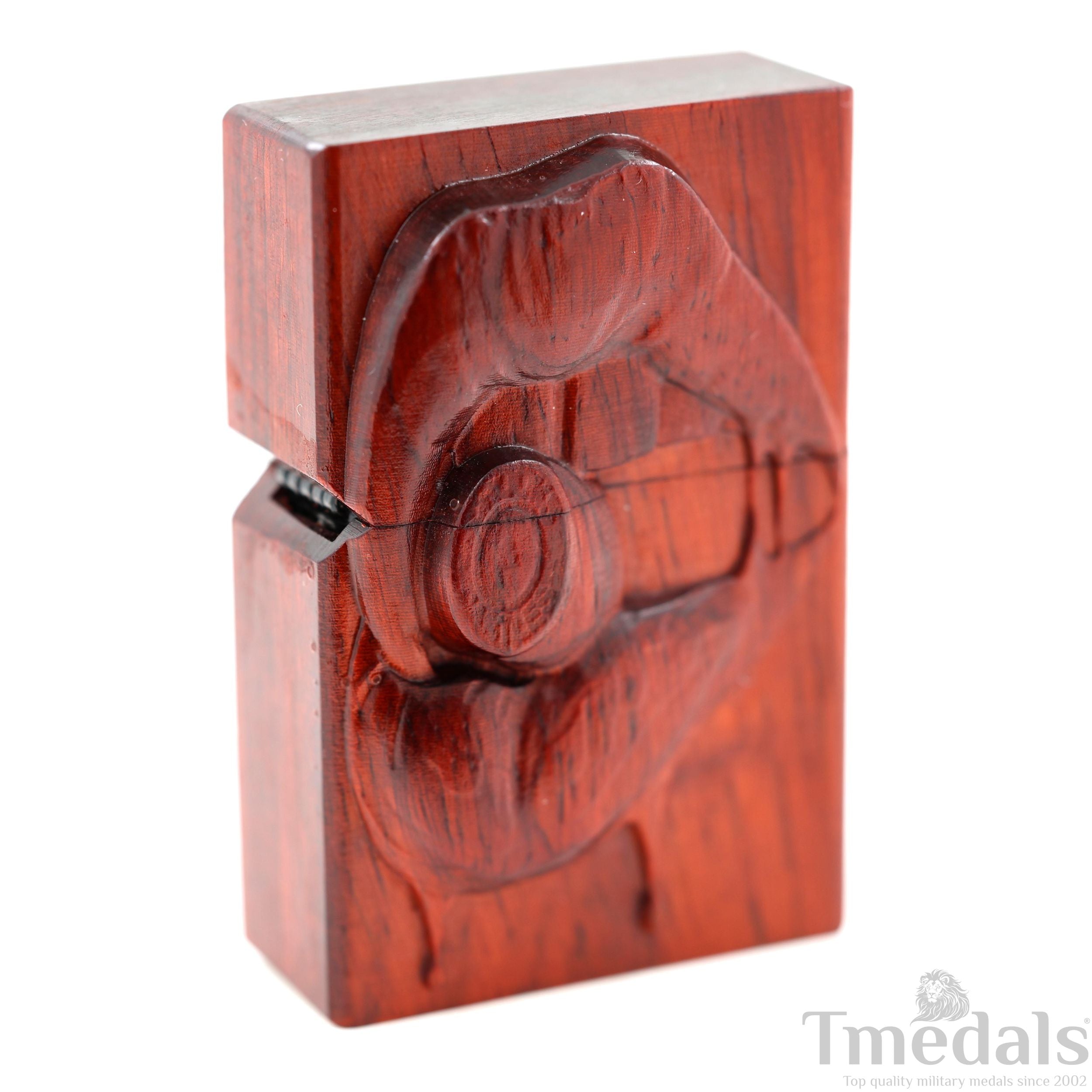 Sexy Lips Carved Wooden Lighter Case – Fits Standard Insert – No Insert detail view 2