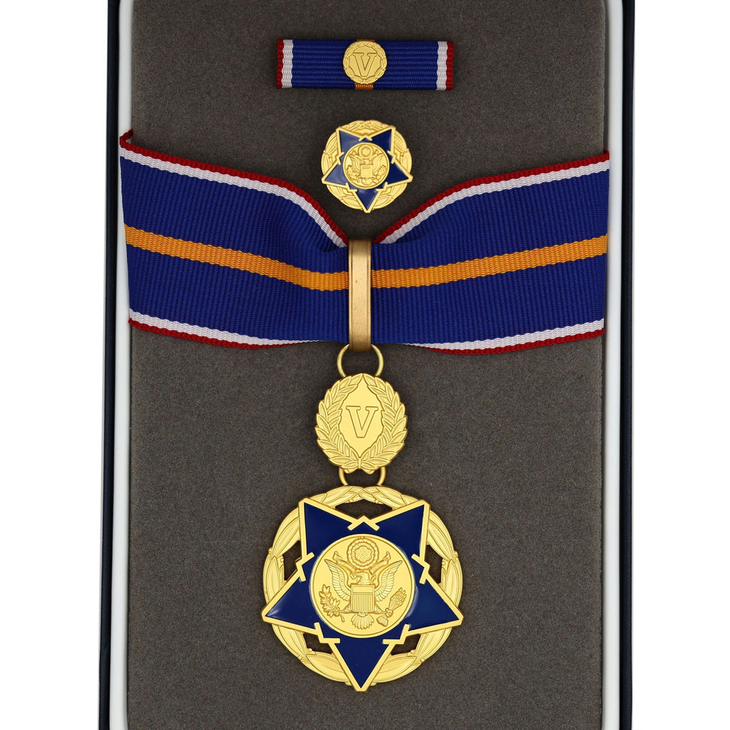 U.S. Doj Public Safety Medal of Valor – Full-Size Set Gilt Brass U.S. Medal detail view 15