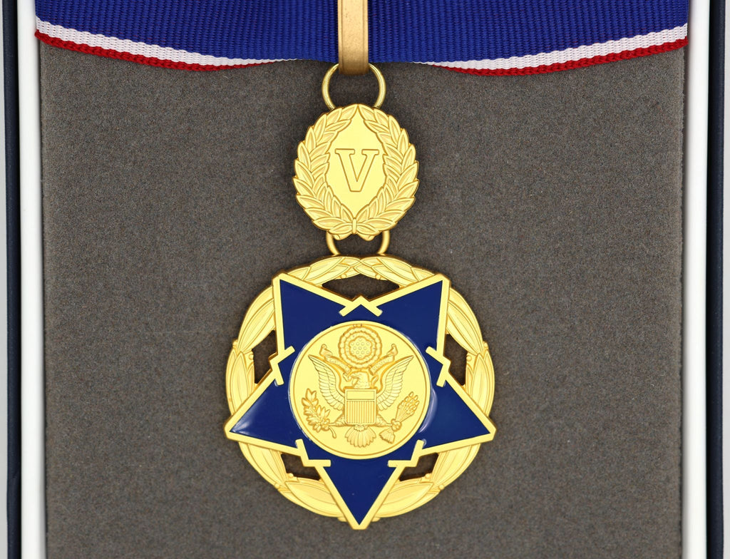 U.S. Doj Public Safety Medal of Valor – Full-Size Set Gilt Brass U.S. Medal detail view 14