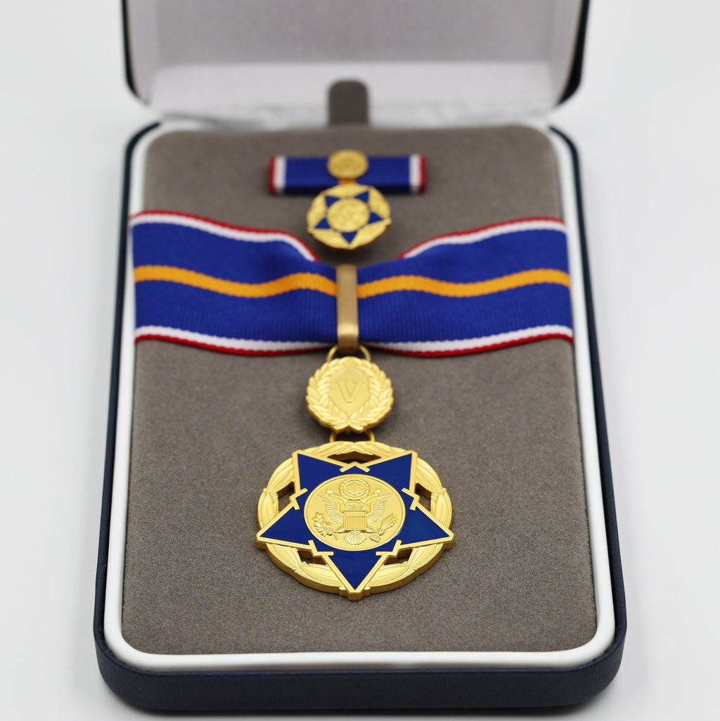 U.S. Doj Public Safety Medal of Valor – Full-Size Set Gilt Brass U.S. Medal detail view 7