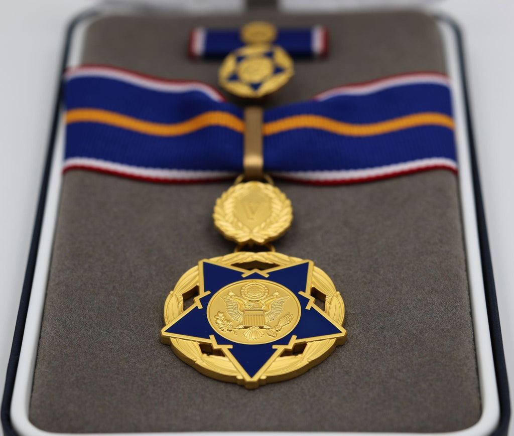 U.S. Doj Public Safety Medal of Valor – Full-Size Set Gilt Brass U.S. Medal detail view 8