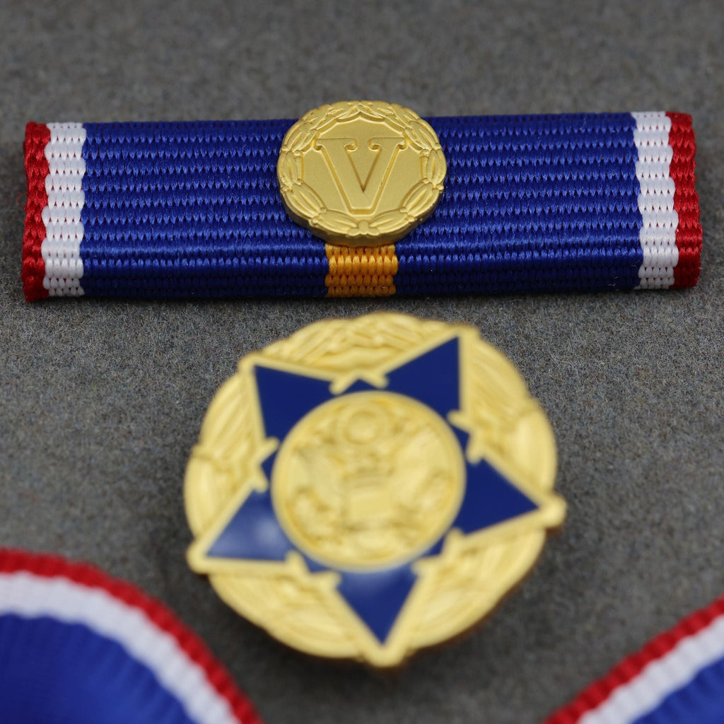 U.S. Doj Public Safety Medal of Valor – Full-Size Set Gilt Brass U.S. Medal detail view 12