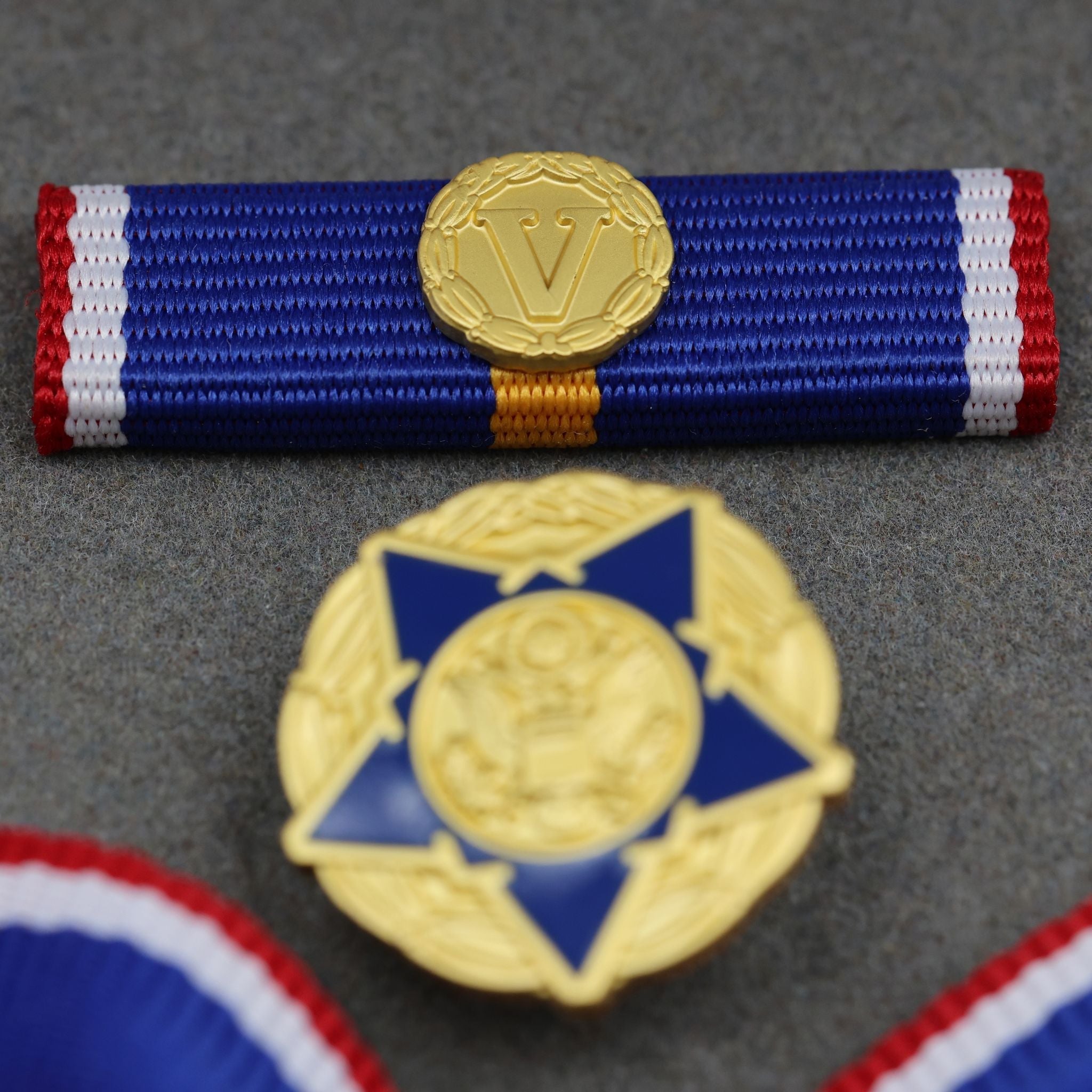 U.S. Doj Public Safety Medal of Valor – Full-Size Set Gilt Brass U.S. Medal detail view 12
