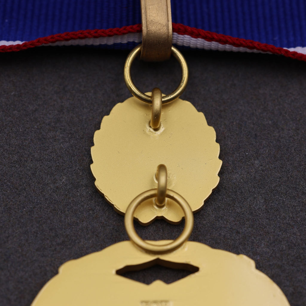 U.S. Doj Public Safety Medal of Valor – Full-Size Set Gilt Brass U.S. Medal detail view 10