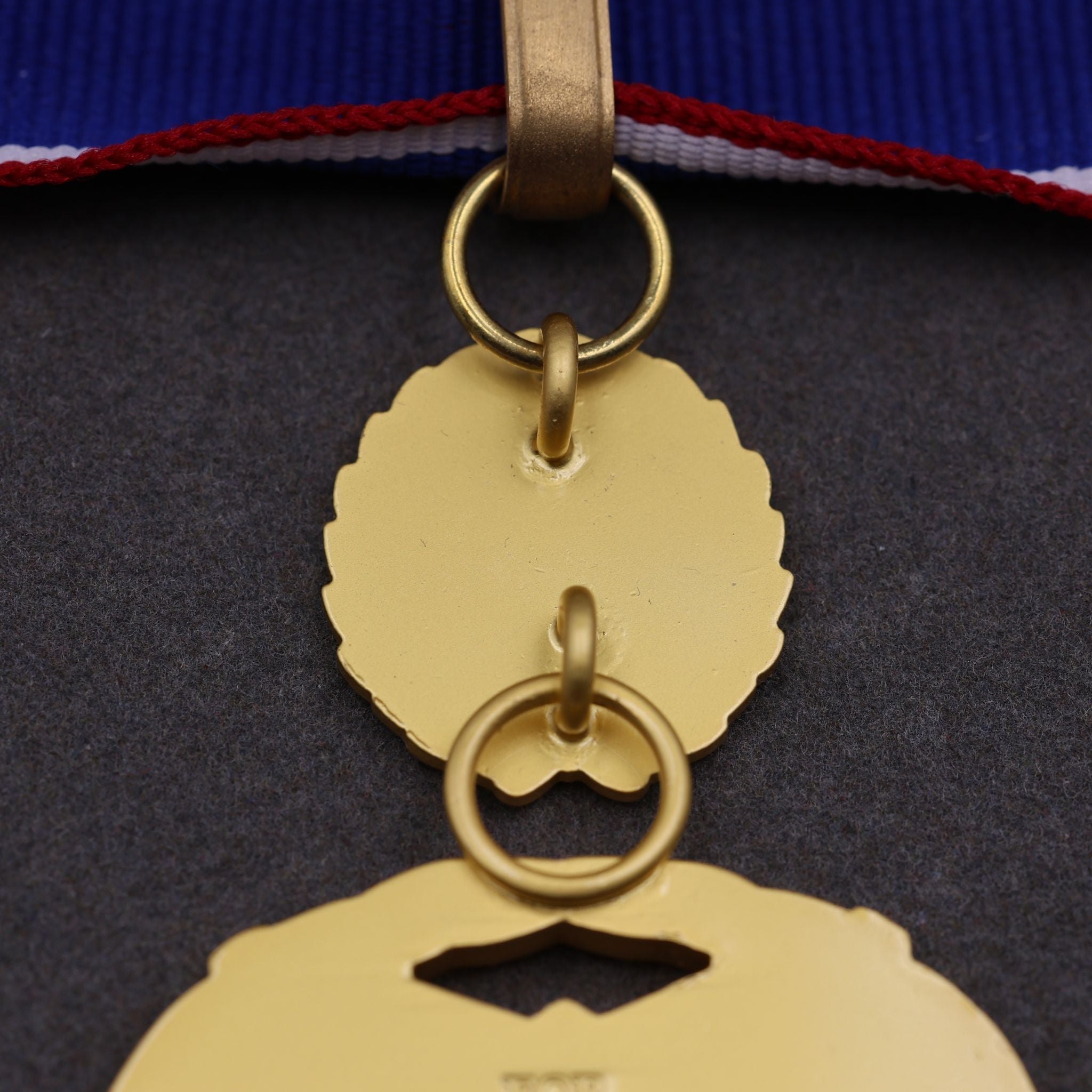 U.S. Doj Public Safety Medal of Valor – Full-Size Set Gilt Brass U.S. Medal detail view 10