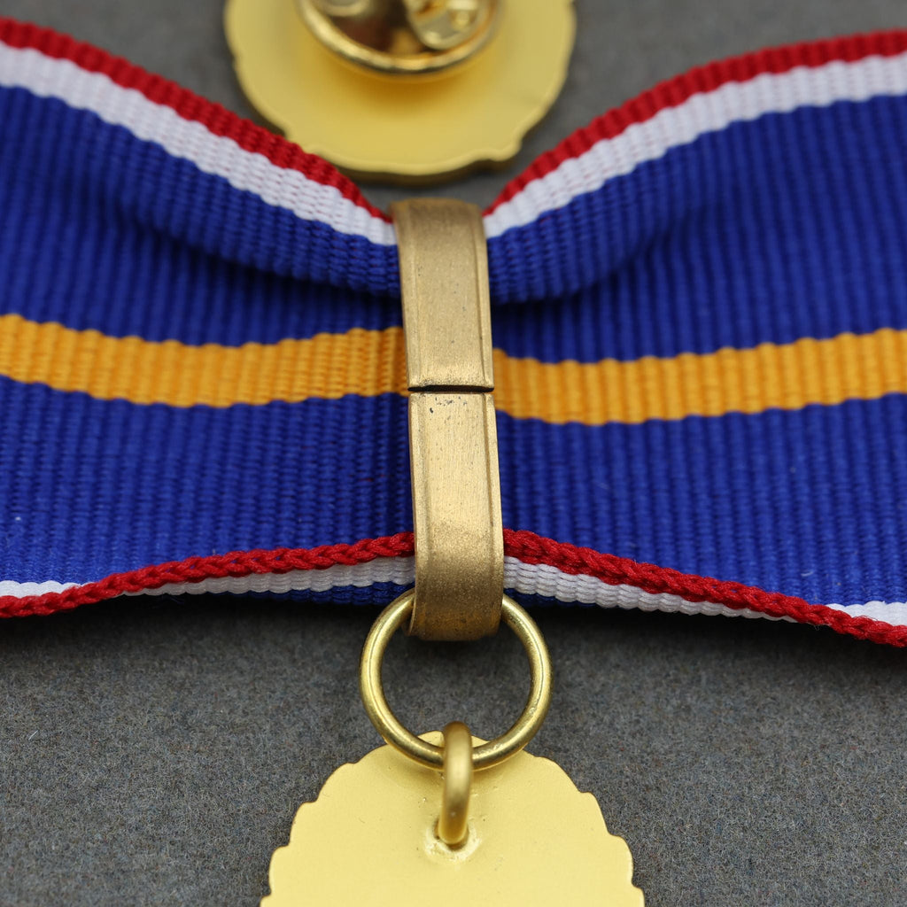 U.S. Doj Public Safety Medal of Valor – Full-Size Set Gilt Brass U.S. Medal detail view 13