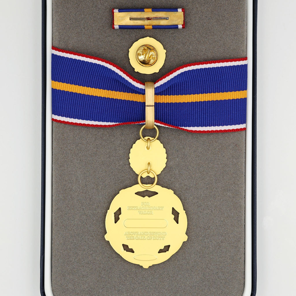 U.S. Doj Public Safety Medal of Valor – Full-Size Set Gilt Brass U.S. Medal detail view 16