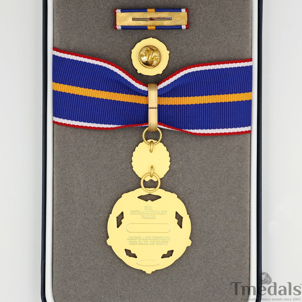 U.S. Doj Public Safety Medal of Valor – Full-Size Set Gilt Brass U.S. Medal detail view 2