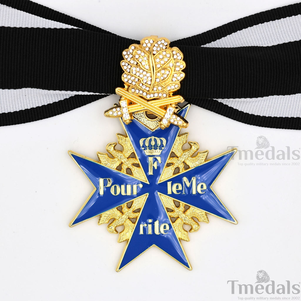 Pre-WWII German Pour le Mérite with Swords & Diamonds detail view 8