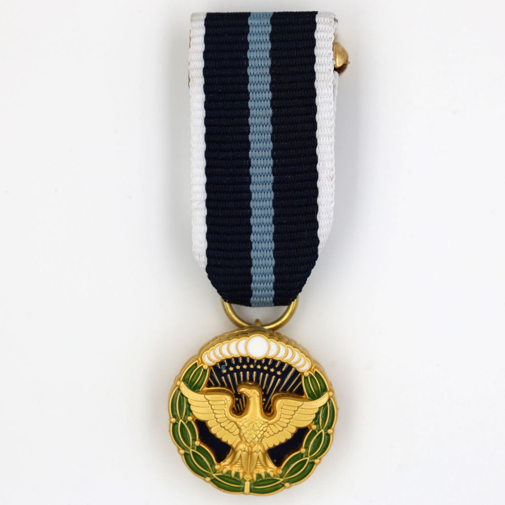 Miniature U.S. Presidential Citizens Medal second-highest civilian award detail view 8