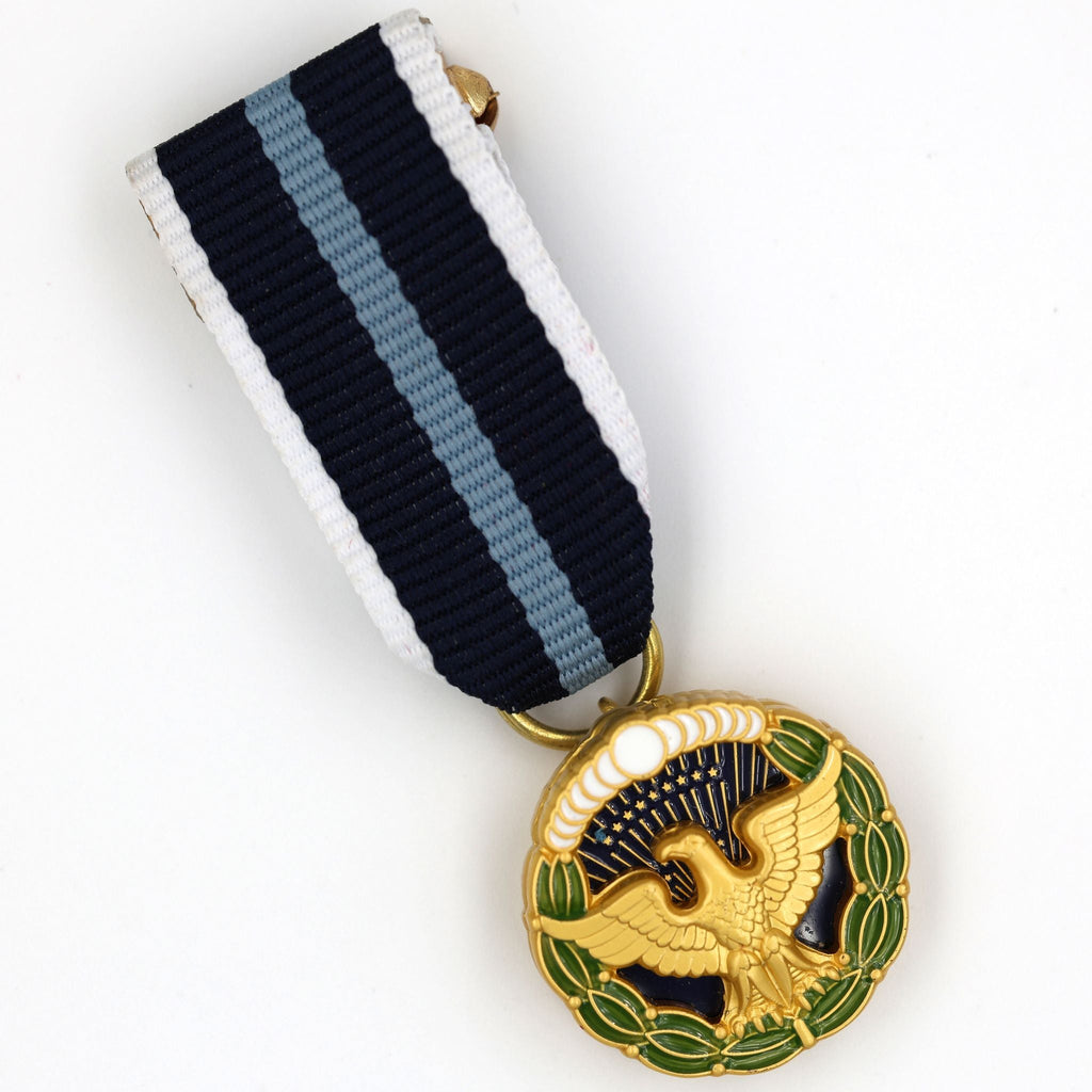 Miniature U.S. Presidential Citizens Medal second-highest civilian award detail view 4