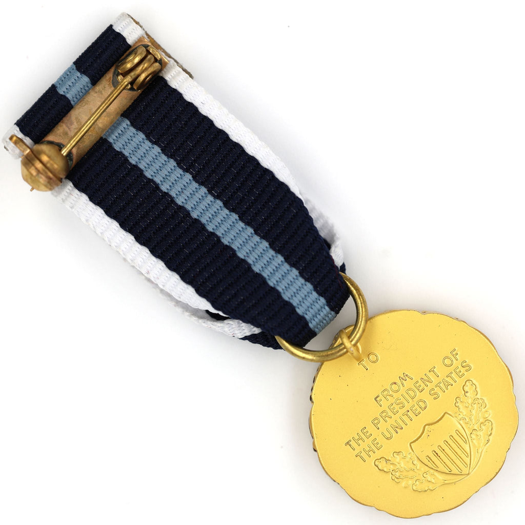 Miniature U.S. Presidential Citizens Medal second-highest civilian award detail view 5