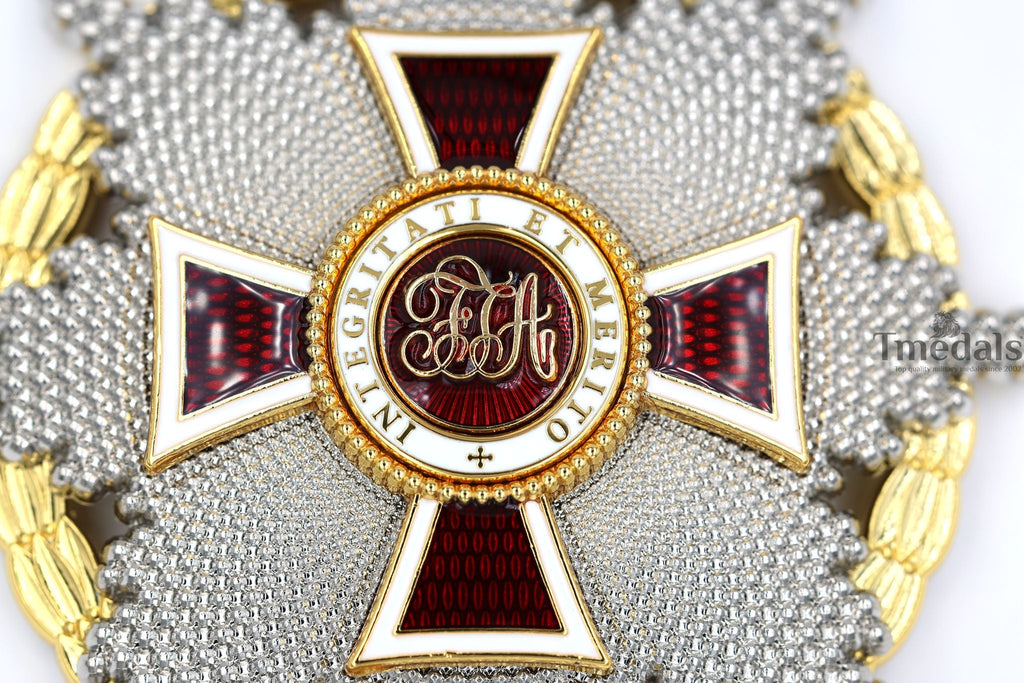 Austrian Imperial Order of Leopold Breast Star with war decoration detail view 12