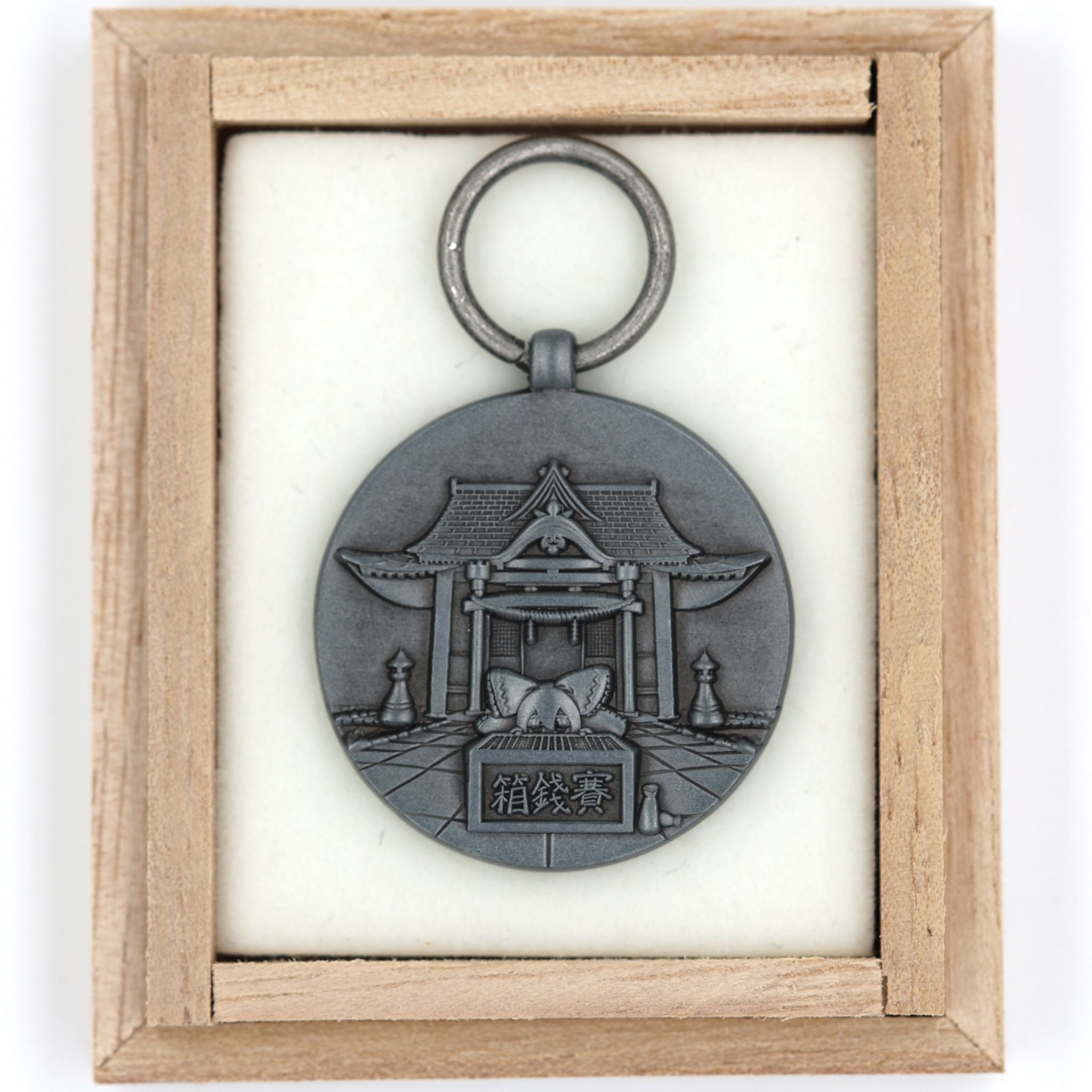 Japan Shinto Hakurei Shrine Commemorative Medal with Wooden Box (Fan Item) detail view 3