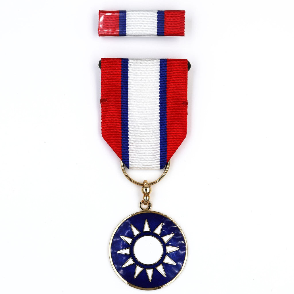 Republic of China “Blue Sky, White Sun” Medal & Ribbon Bar – Early Type reproduction