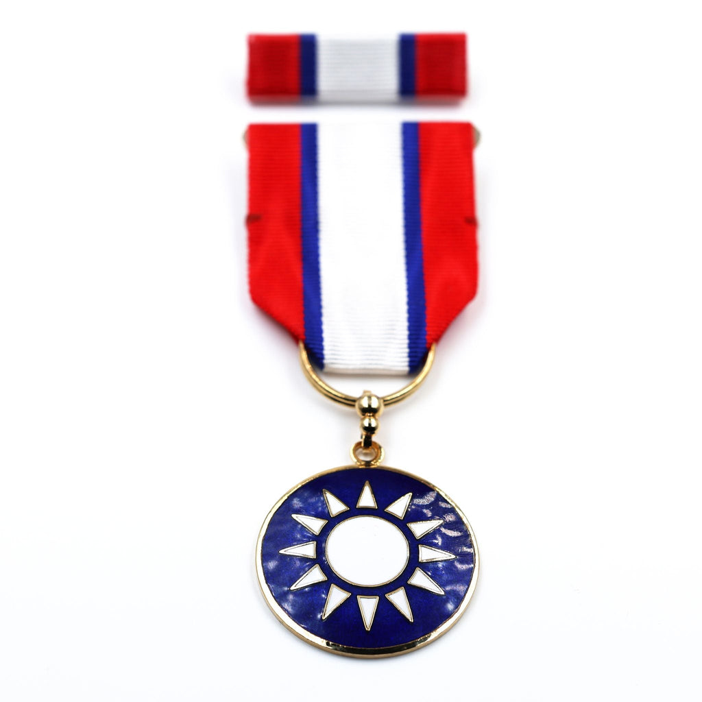 Republic of China “Blue Sky, White Sun” Medal & Ribbon Bar – Early Type detail view 2