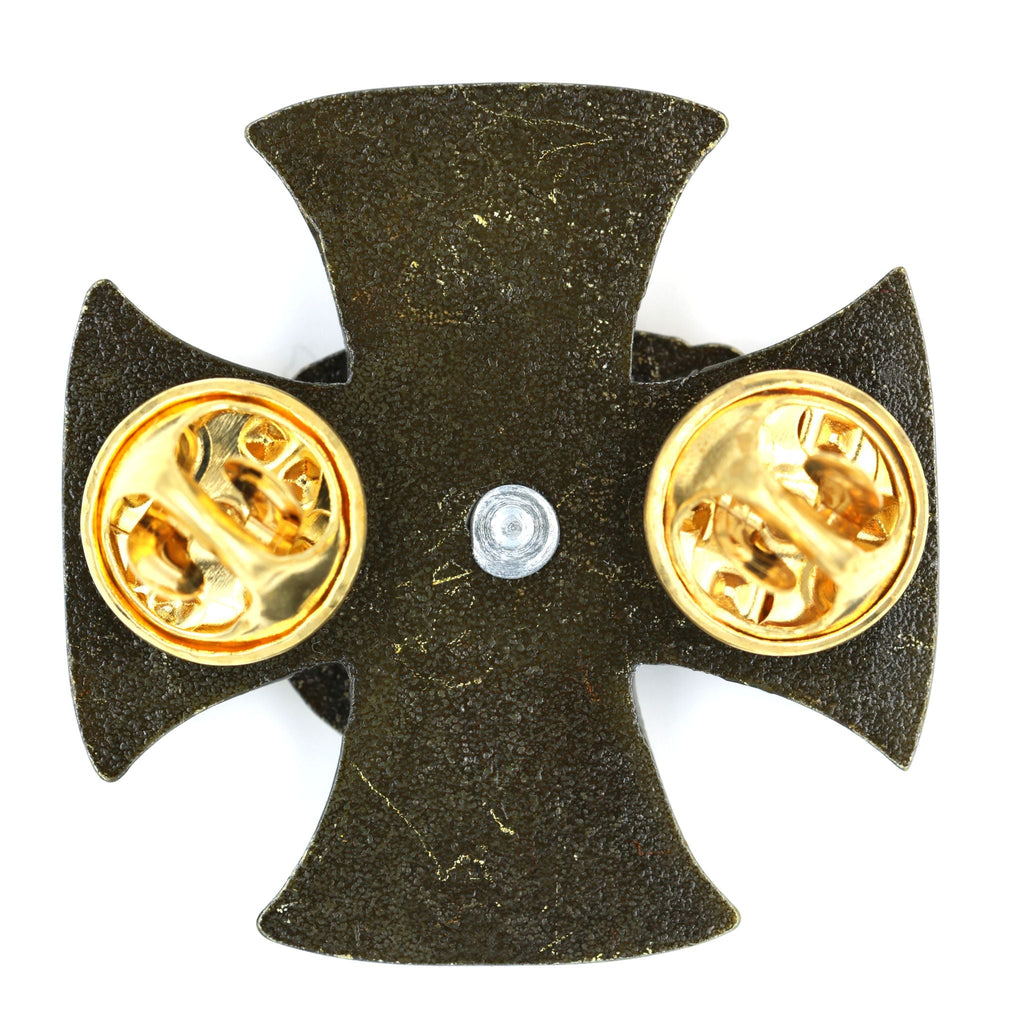 Skull Cross Pin WWII German-Inspired – Antique Brass 3D Fantasy Lapel Badge detail view 2