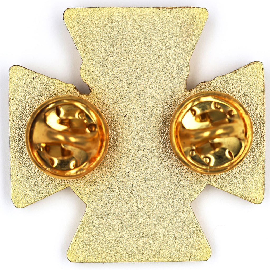 Victoria Cross “For Valour” Lapel Pin Badge - Gold Tone - Double Clutch detail view 3