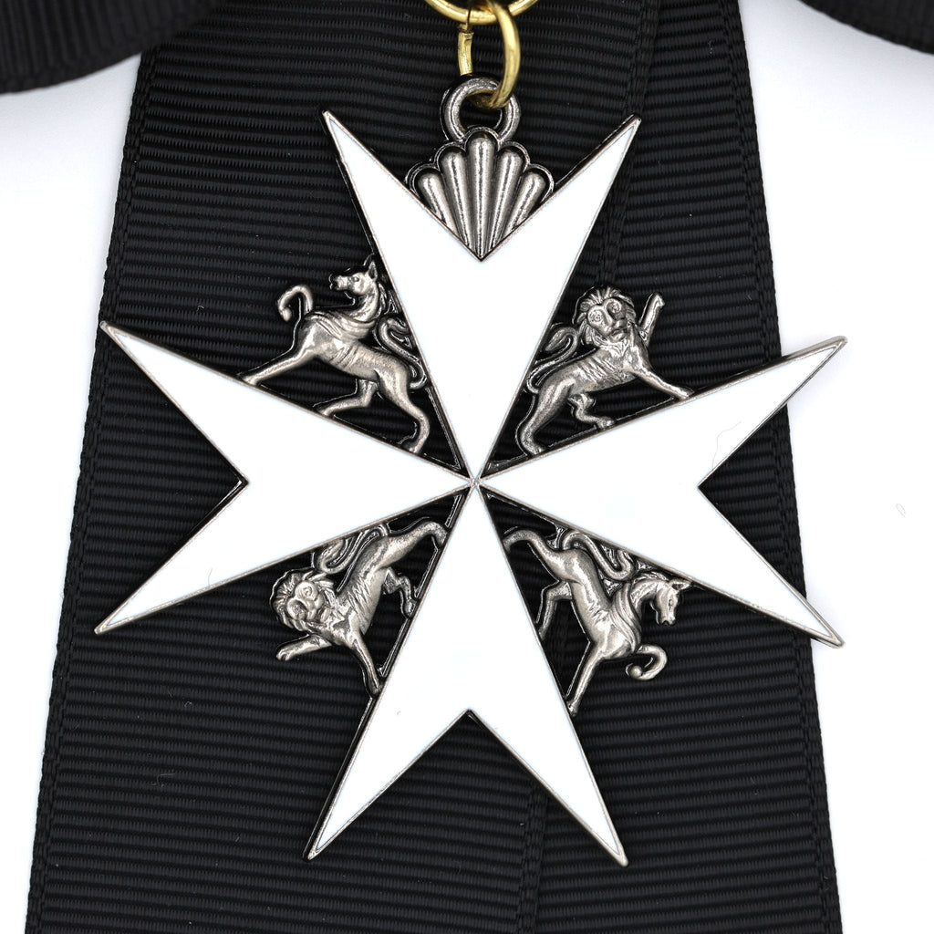 British Order of St John Commander CSt J Grade Iii Ladies Bow Badge detail view 4