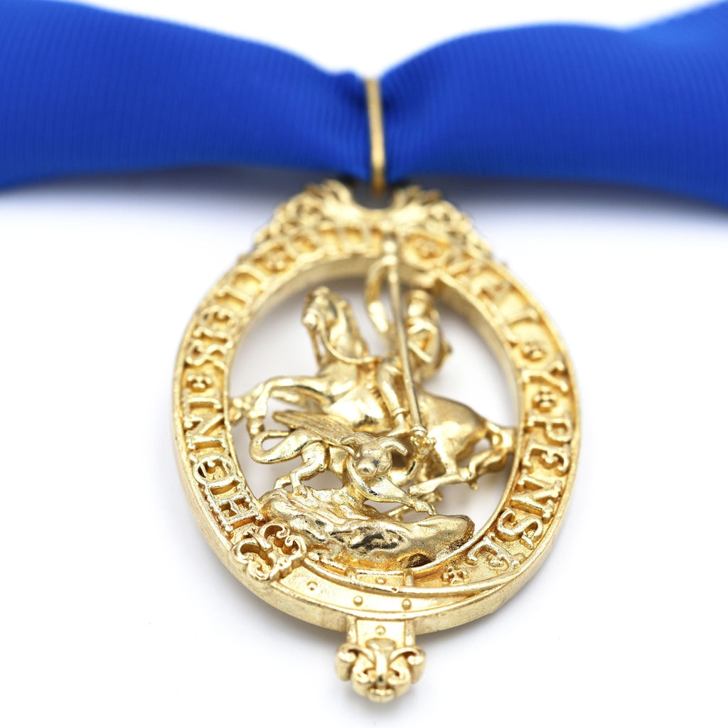 Cased British Order of the Garter “Lesser George” St George Neck Badge Ribbon detail view 12