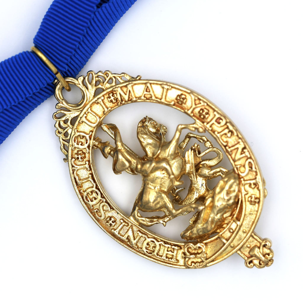 Cased British Order of the Garter “Lesser George” St George Neck Badge Ribbon detail view 15
